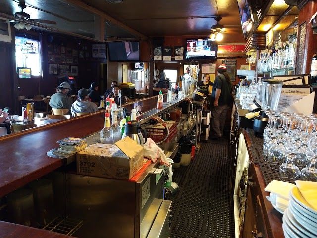 7 Mile House Sports Bar & Grill